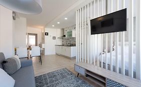 Lovelystay - Modern Flat In Alegria